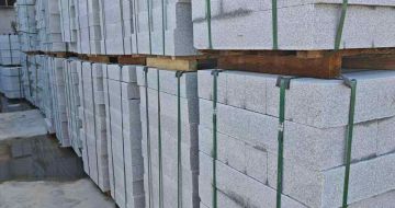 山南芝麻白路牙石，路侧石