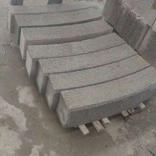 山南芝麻白弧形路牙石