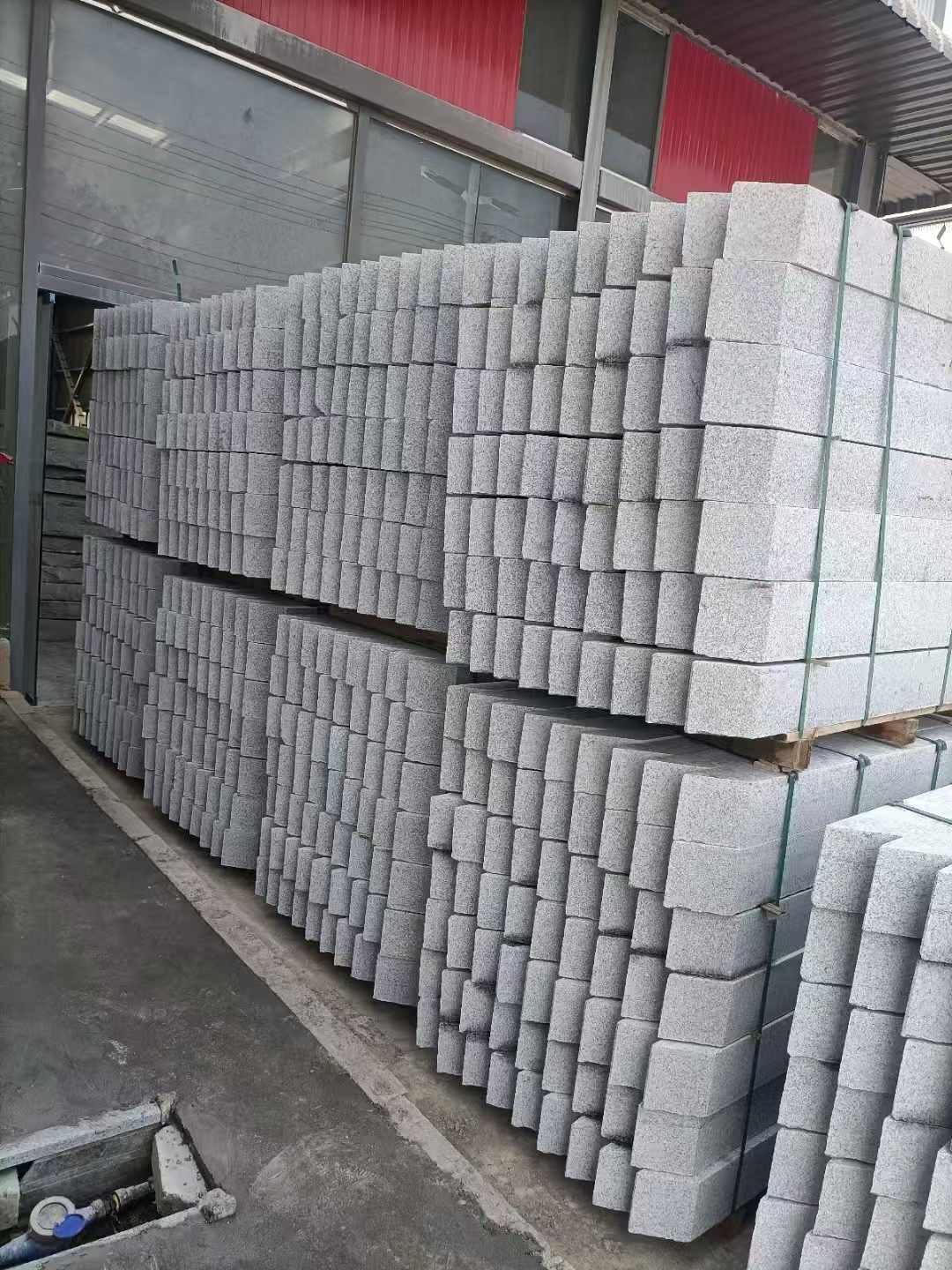 山南芝麻白树围石 树池