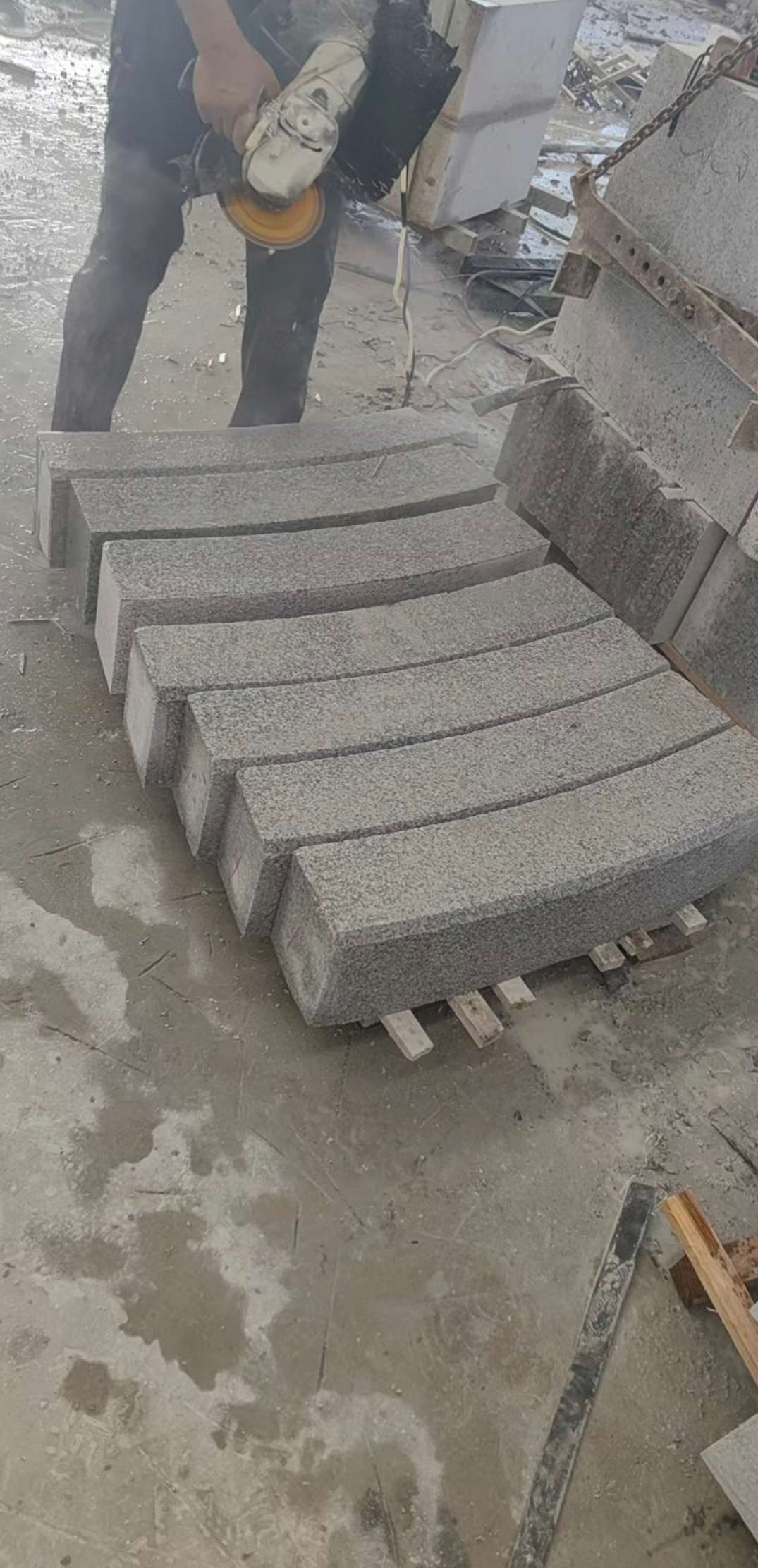 山南芝麻白弧形路牙石