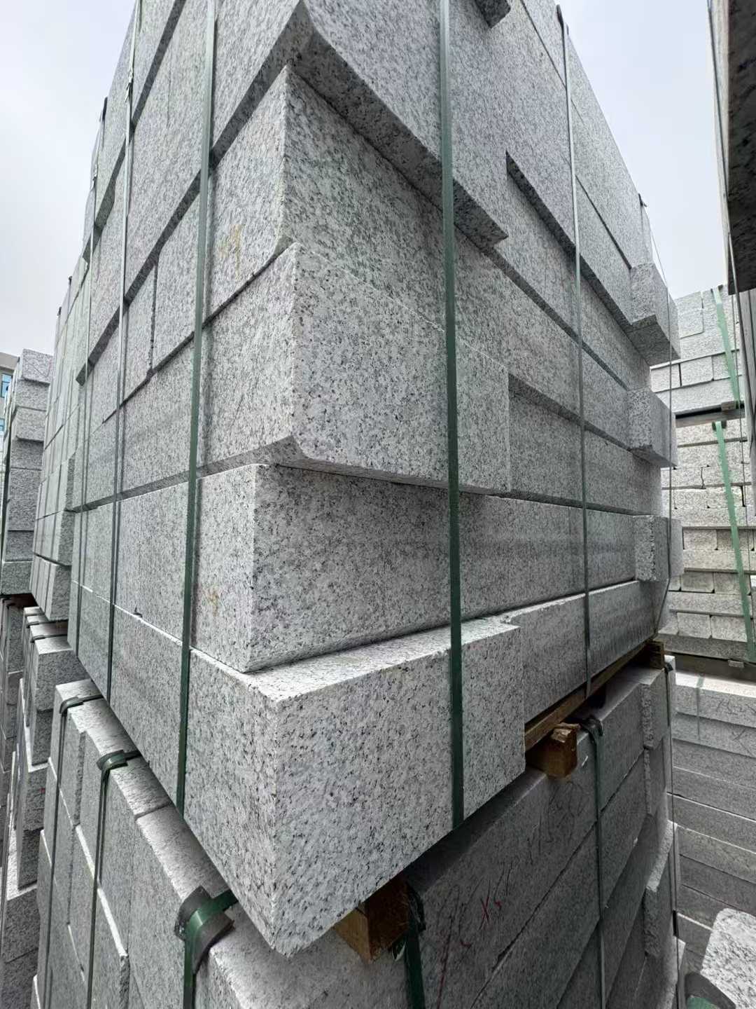 山南芝麻白路牙石 马路牙子